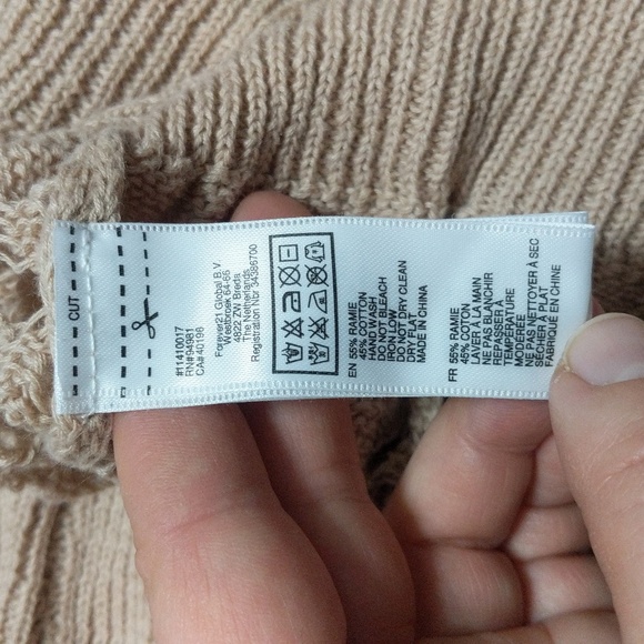 #312Forever 21 Women's Eyelet Short Sleeve Cream Sweater. Size: Medium - Picture 8 of 8